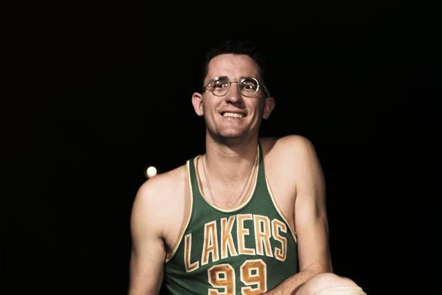 湖人在明尼阿波利斯的5个总冠军 到底该不该属于湖人？